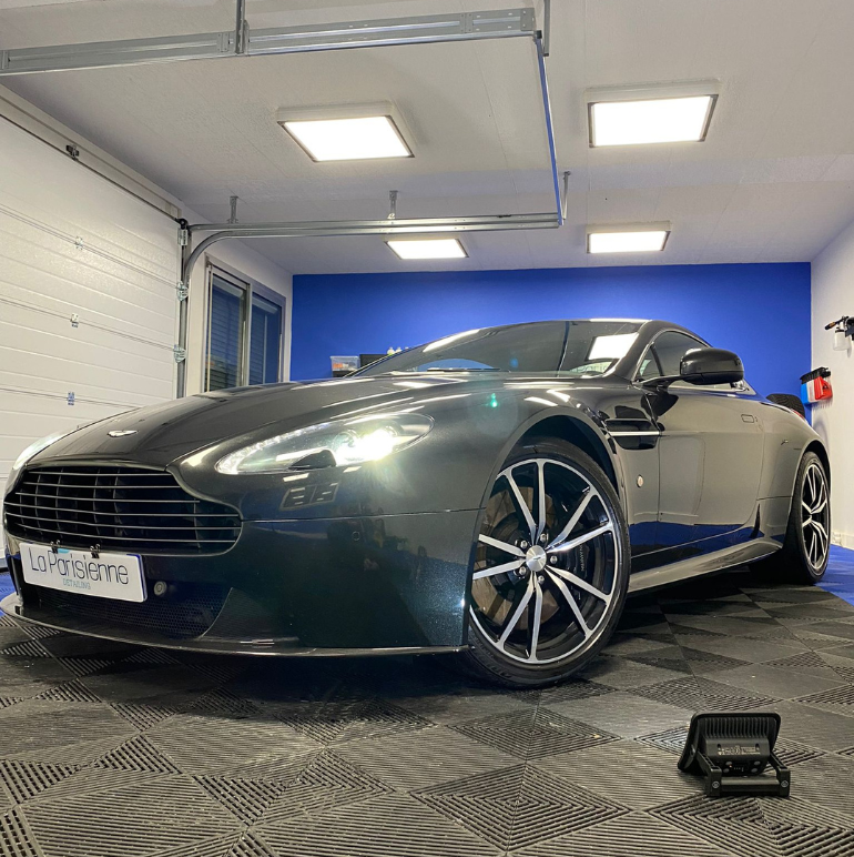 Voiture de marque Aston Martin Vue avant